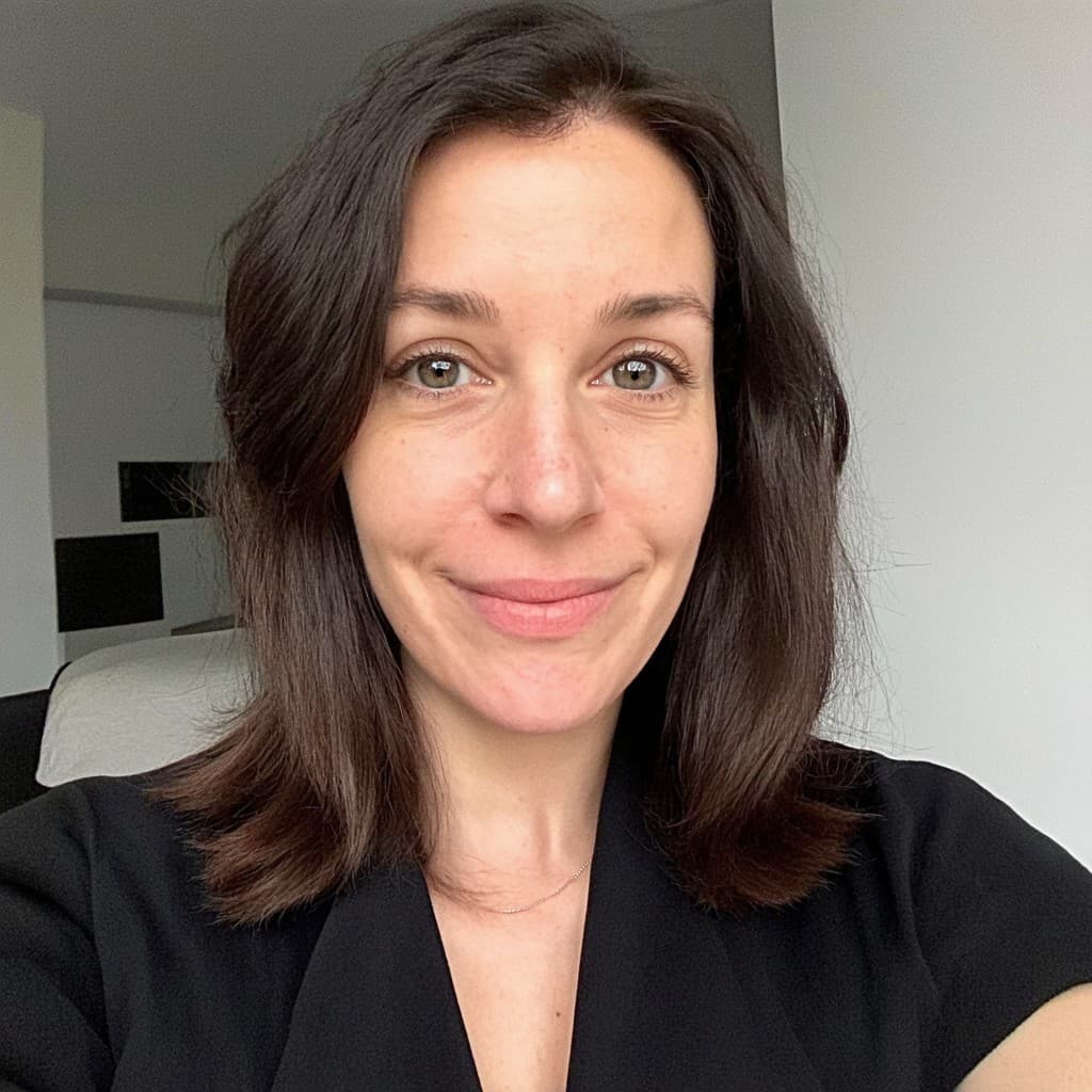 Naomi Schmidt's avatar